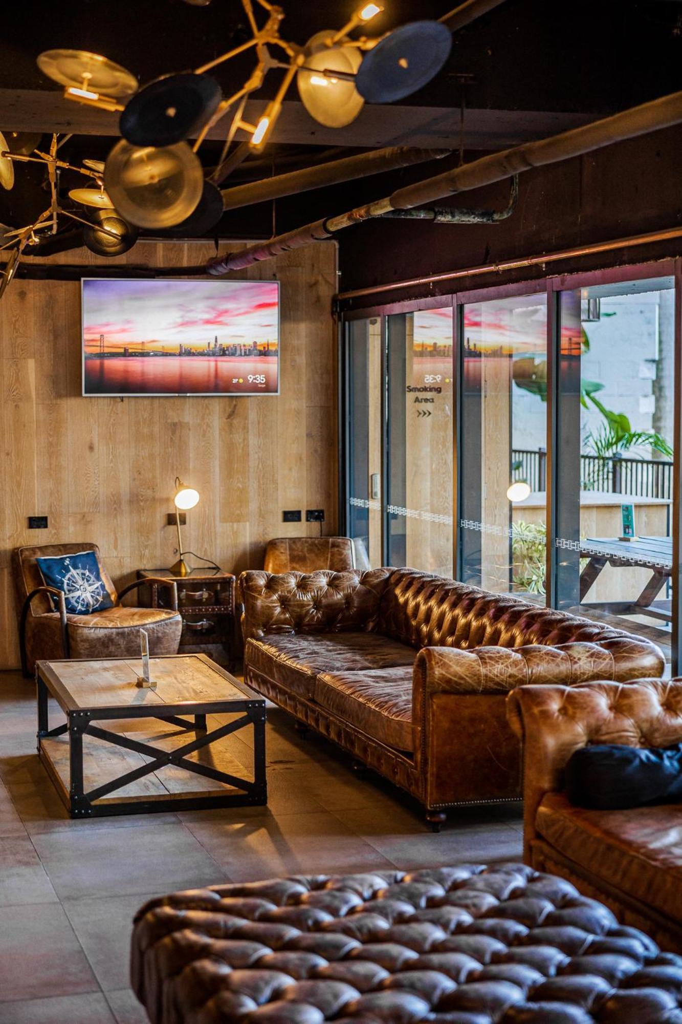Bunk Surfers Paradise International Backpacker Hostel (Adults Only) Gold Coast Eksteriør bilde