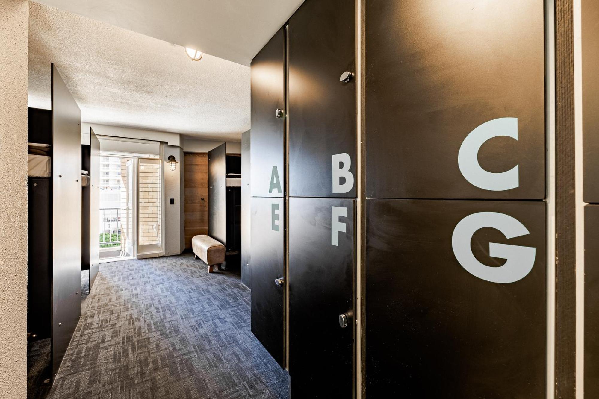 Bunk Surfers Paradise International Backpacker Hostel (Adults Only) Gold Coast Eksteriør bilde