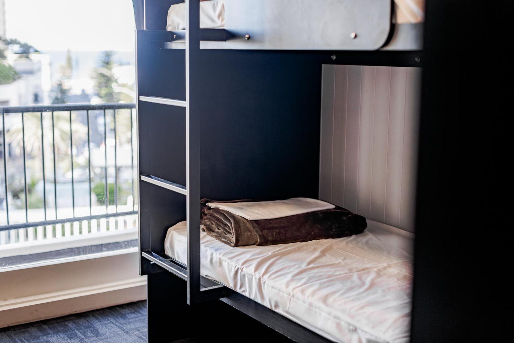 Bunk Surfers Paradise International Backpacker Hostel (Adults Only) Gold Coast Eksteriør bilde