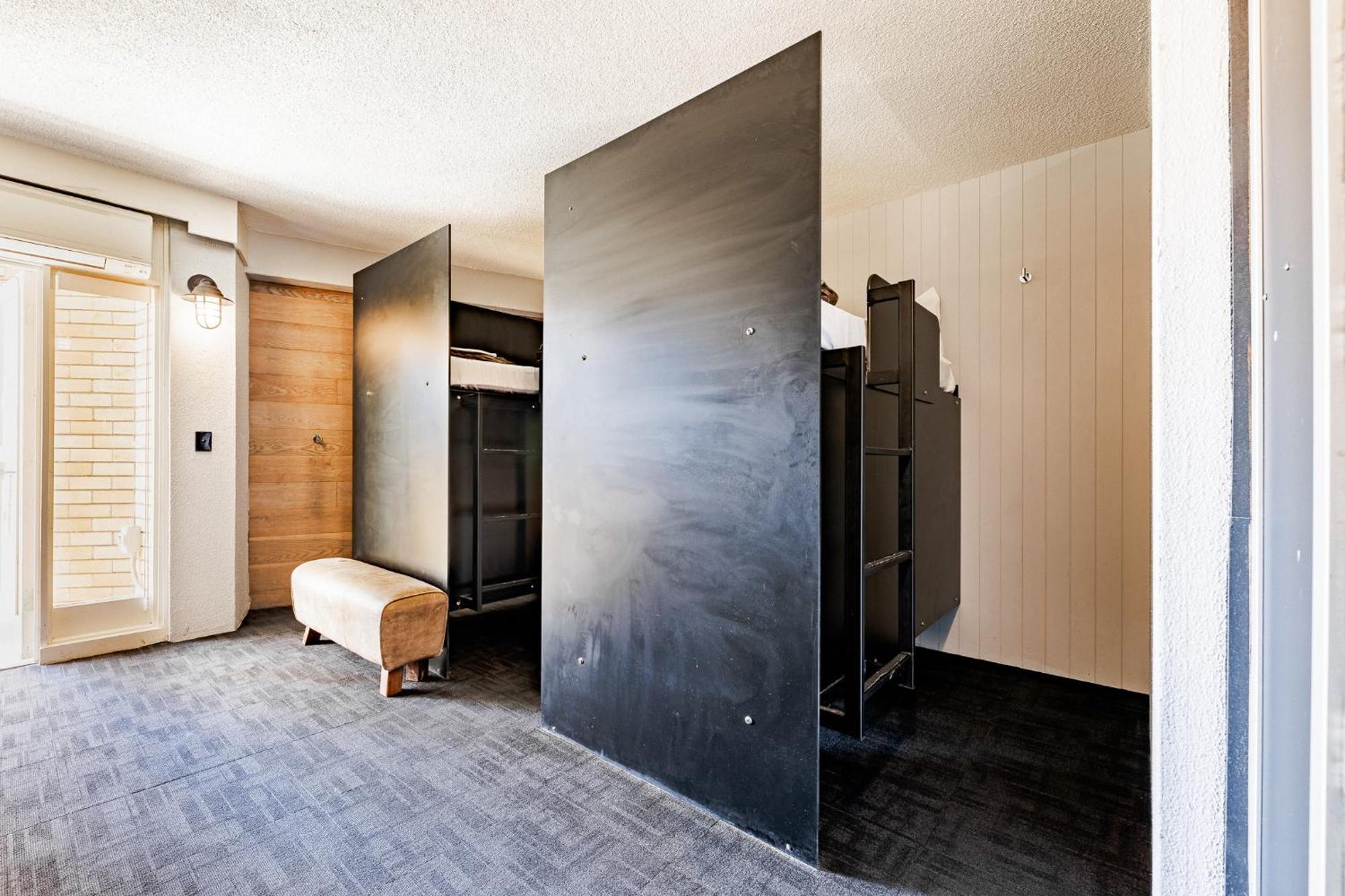 Bunk Surfers Paradise International Backpacker Hostel (Adults Only) Gold Coast Eksteriør bilde