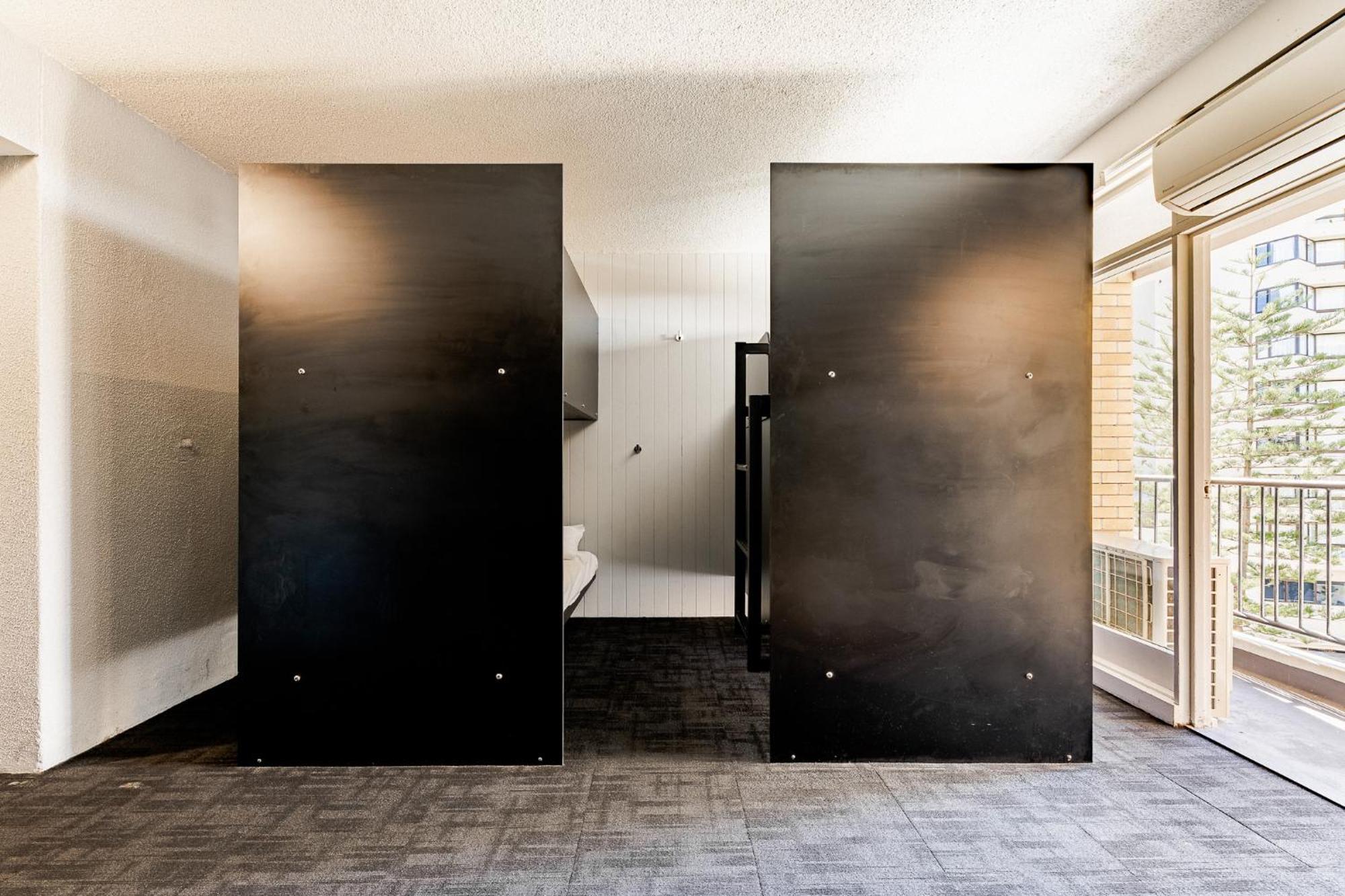 Bunk Surfers Paradise International Backpacker Hostel (Adults Only) Gold Coast Eksteriør bilde