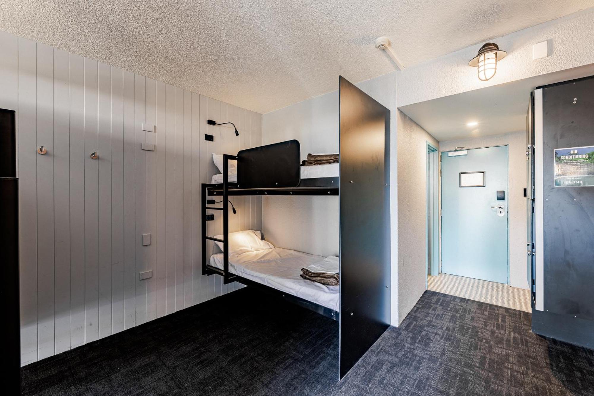 Bunk Surfers Paradise International Backpacker Hostel (Adults Only) Gold Coast Eksteriør bilde